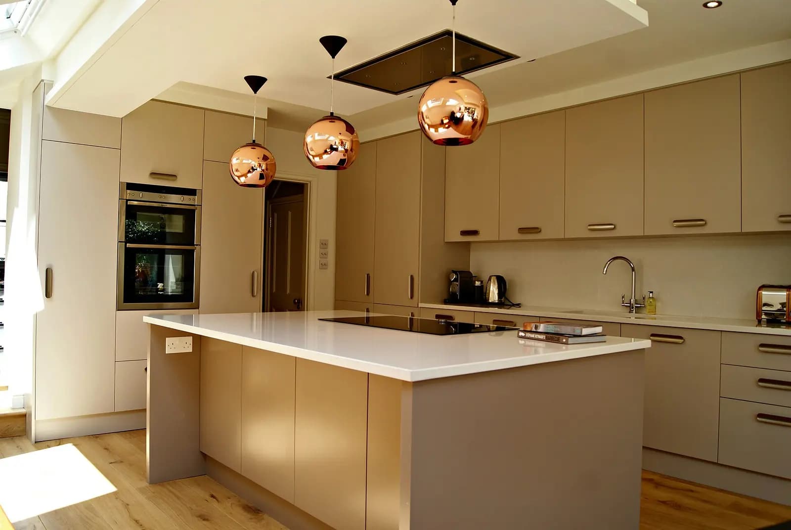 راهنمای انتخاب صفحه کابینت؛ MDF، SPL، کوارتز، کورین یا سنگ؟
